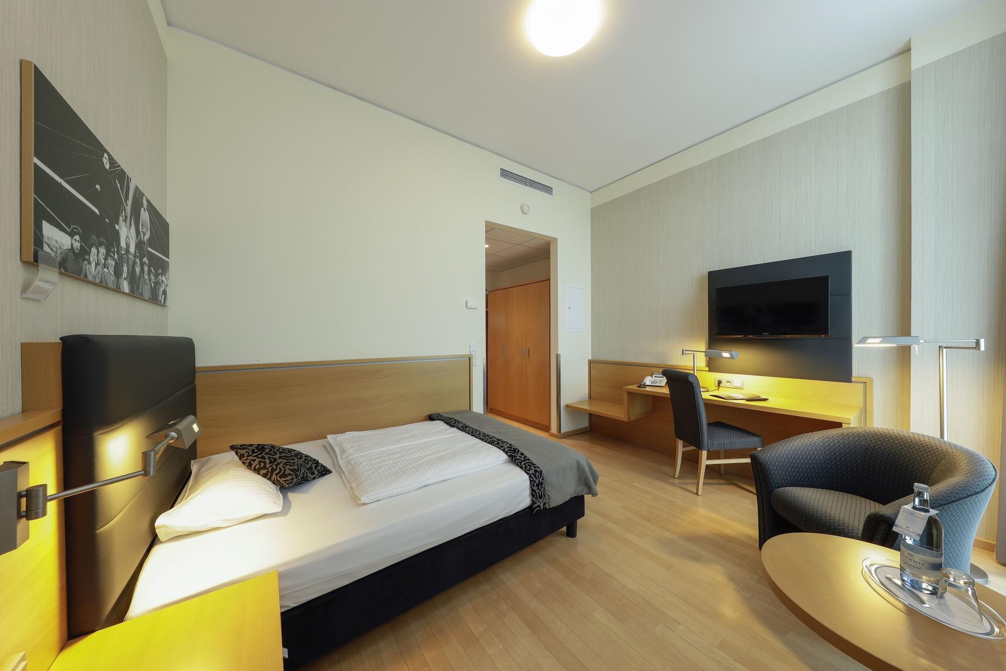 Airporthotel Berlin-Adlershof Exterior foto